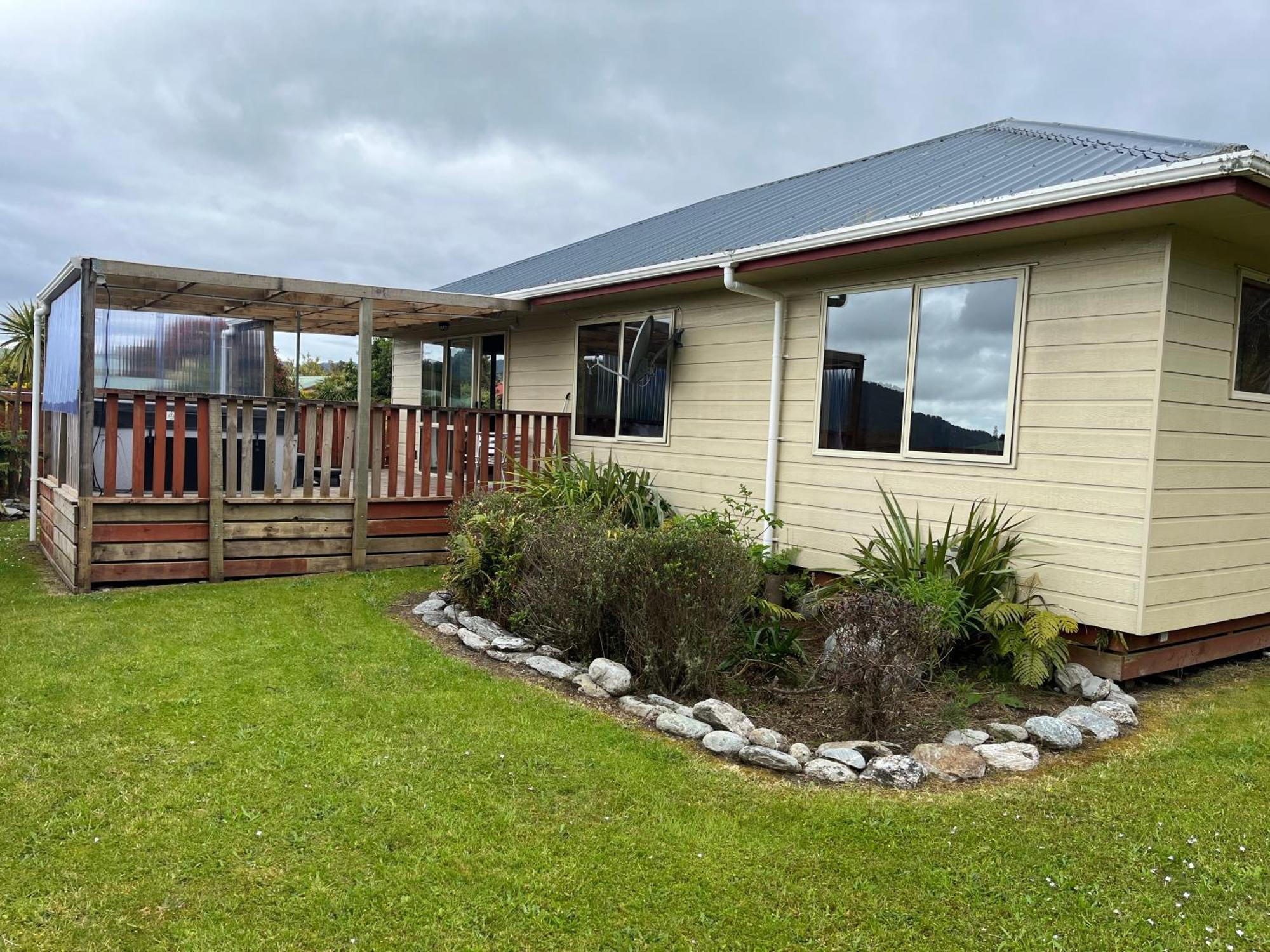 Franz Josef Top 10 Holiday Park Exterior photo