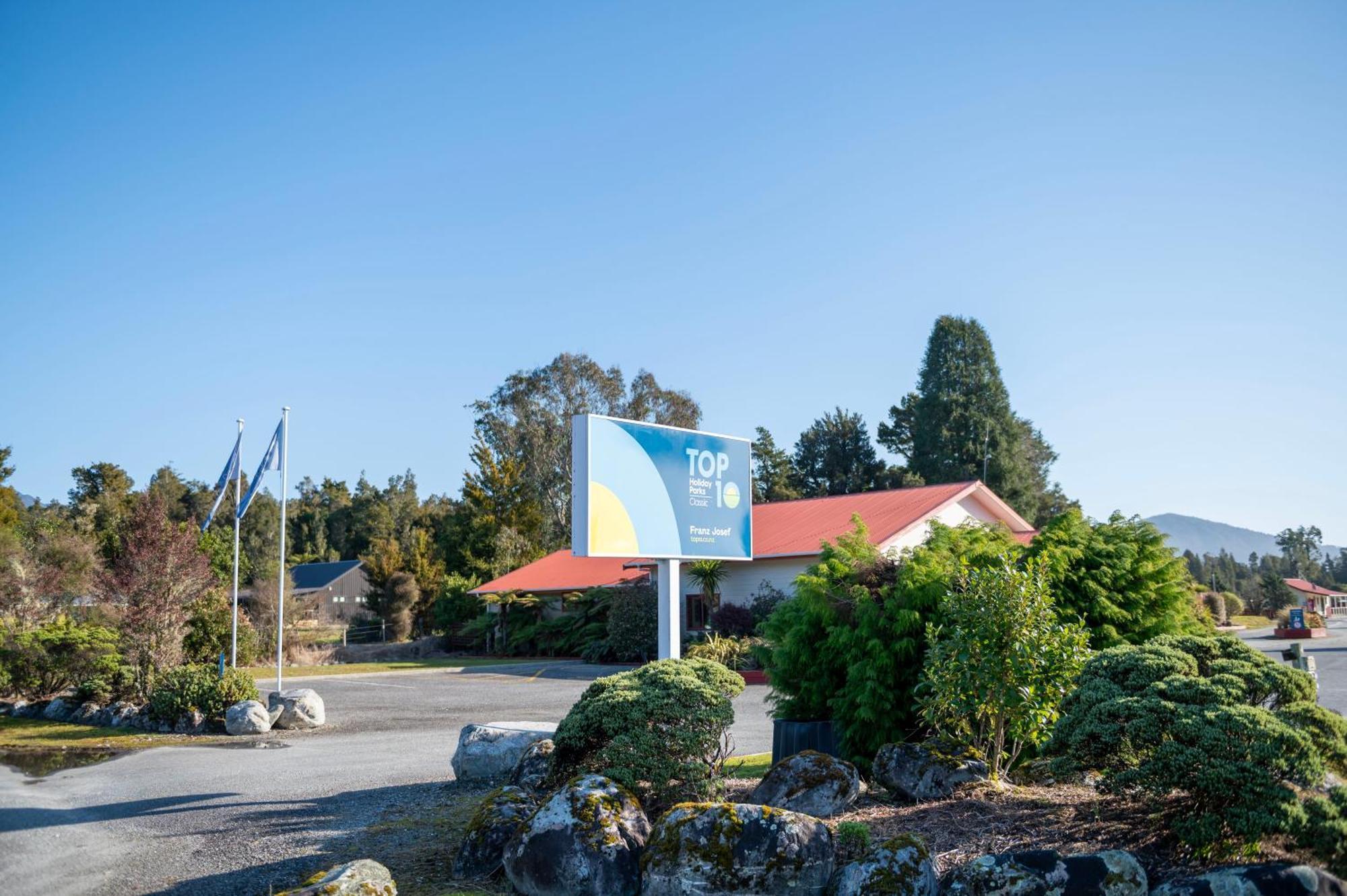 Franz Josef Top 10 Holiday Park Exterior photo