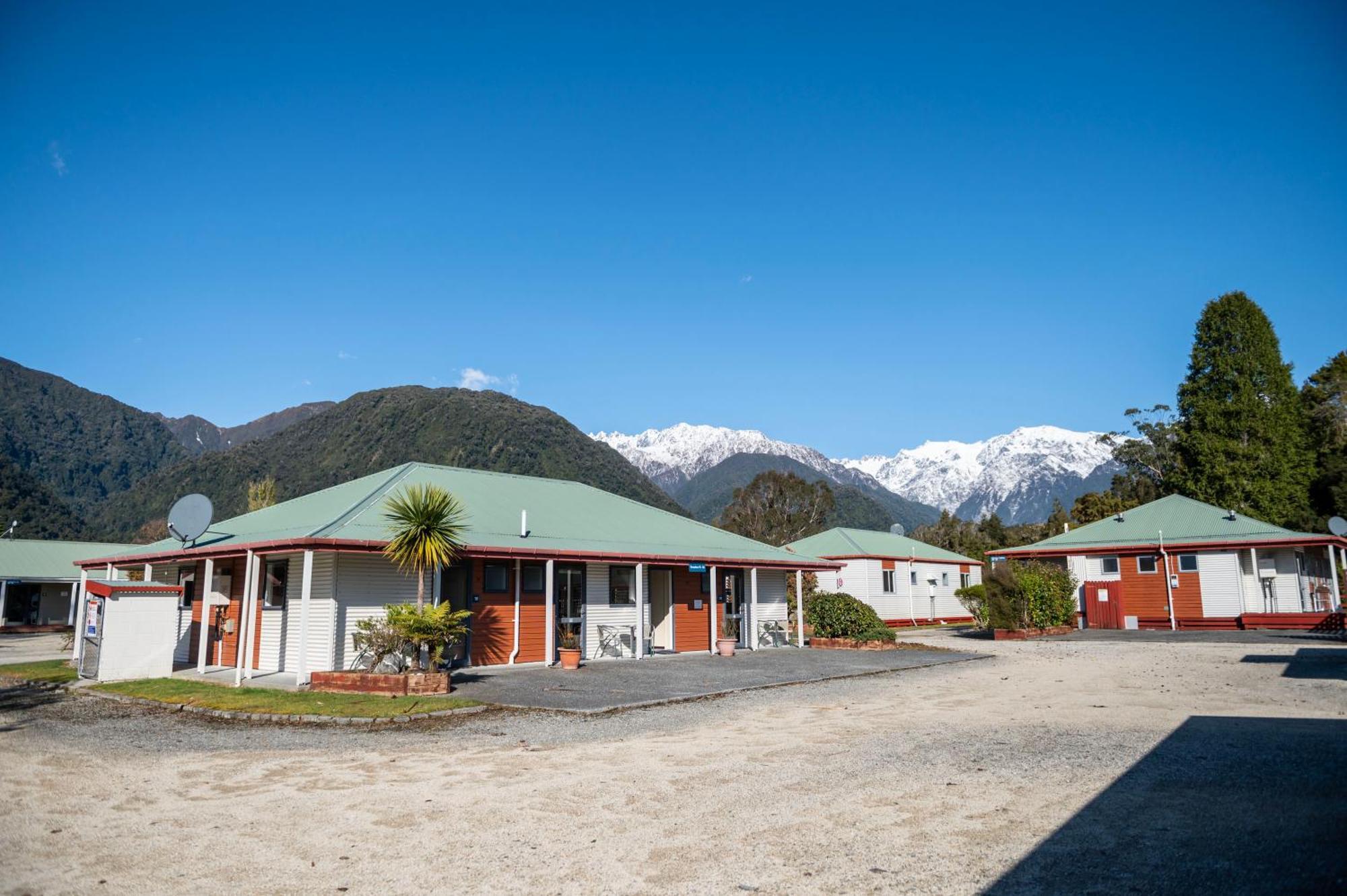 Franz Josef Top 10 Holiday Park Exterior photo