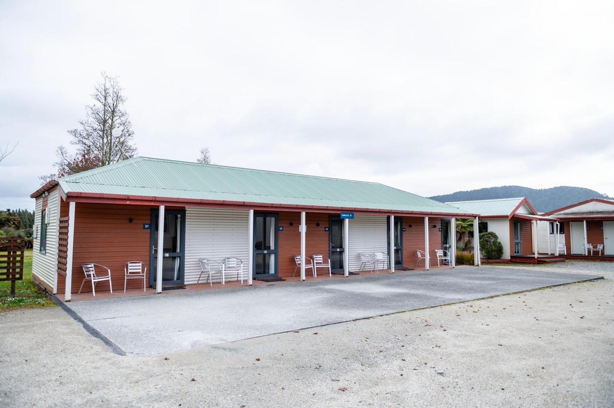 Franz Josef Top 10 Holiday Park Exterior photo