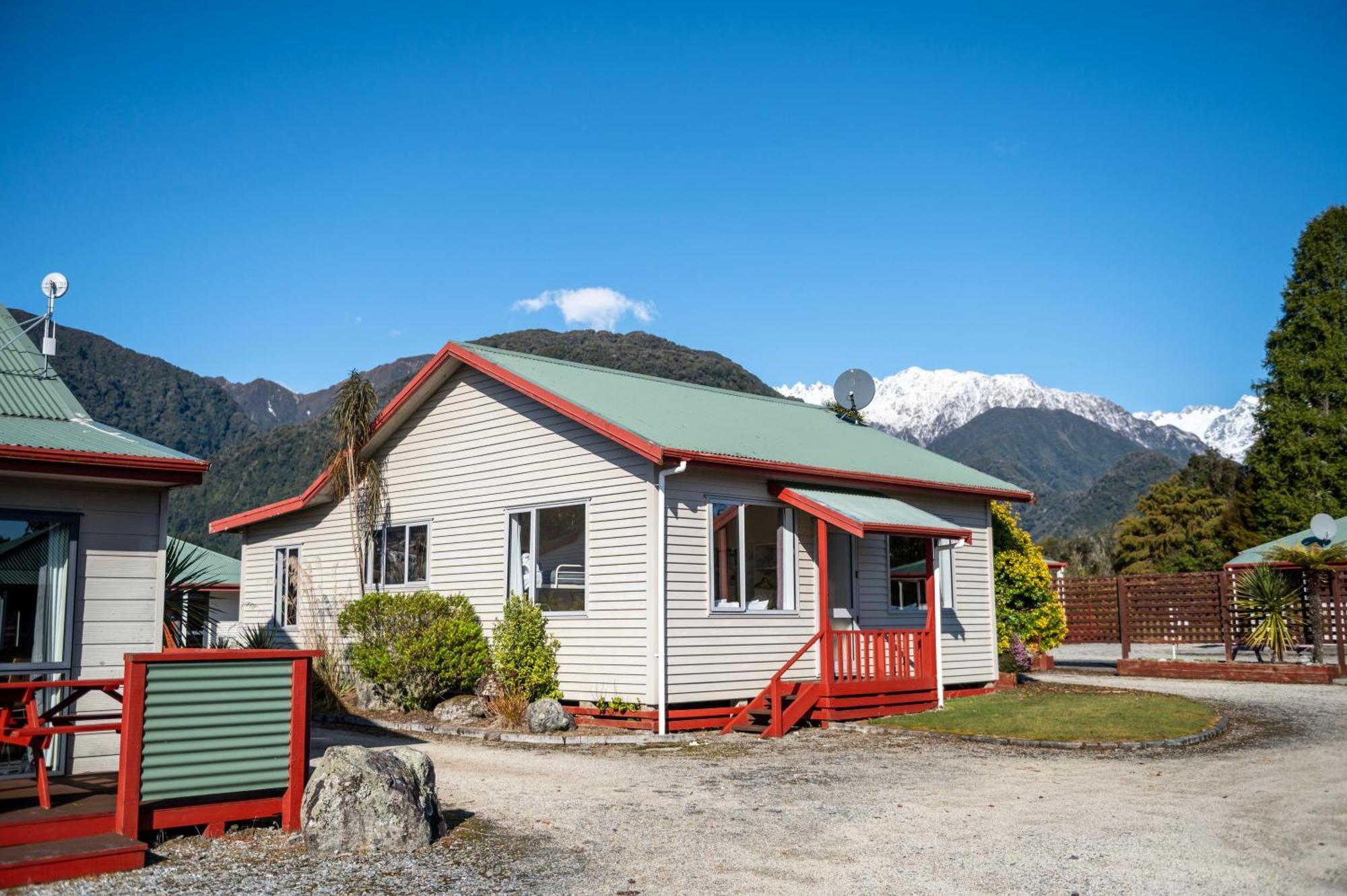 Franz Josef Top 10 Holiday Park Exterior photo