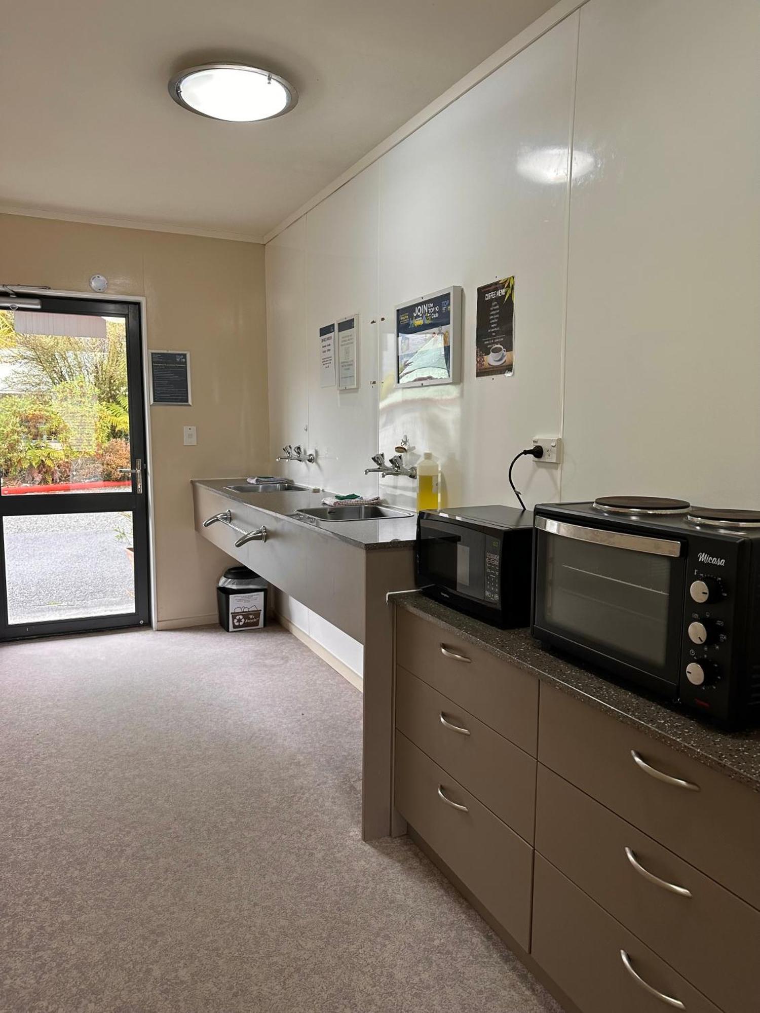 Franz Josef Top 10 Holiday Park Room photo