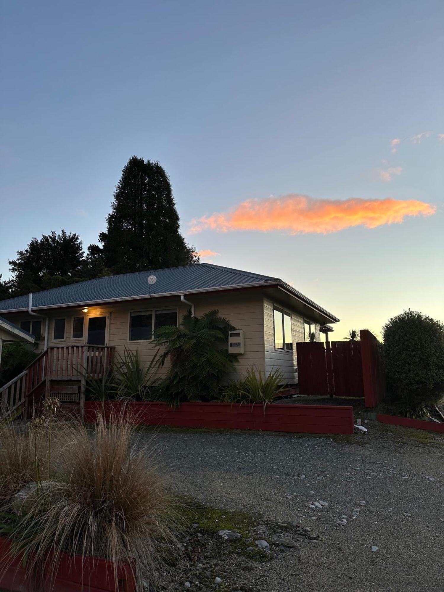 Franz Josef Top 10 Holiday Park Exterior photo
