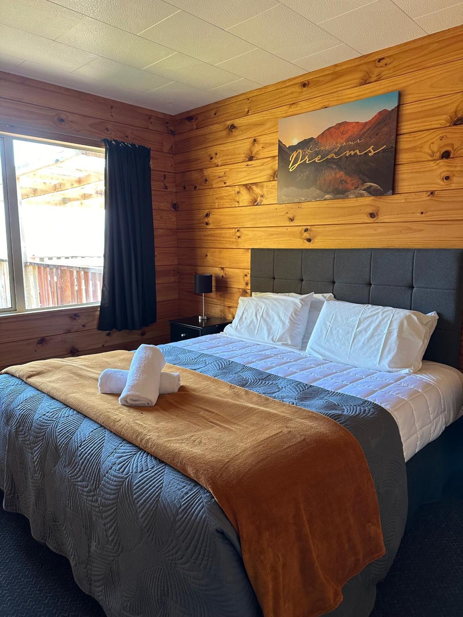 Franz Josef Top 10 Holiday Park Exterior photo