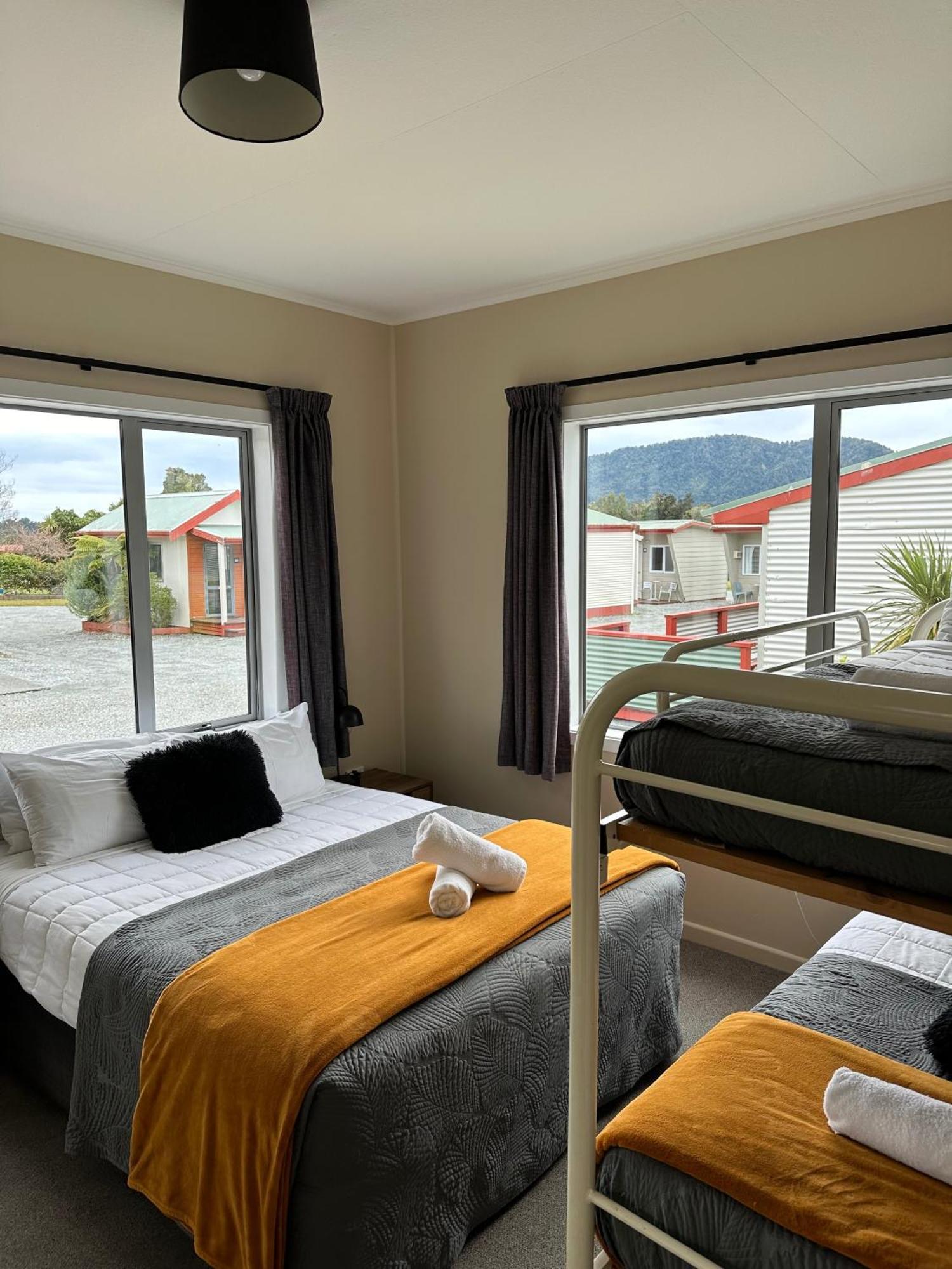 Franz Josef Top 10 Holiday Park Exterior photo