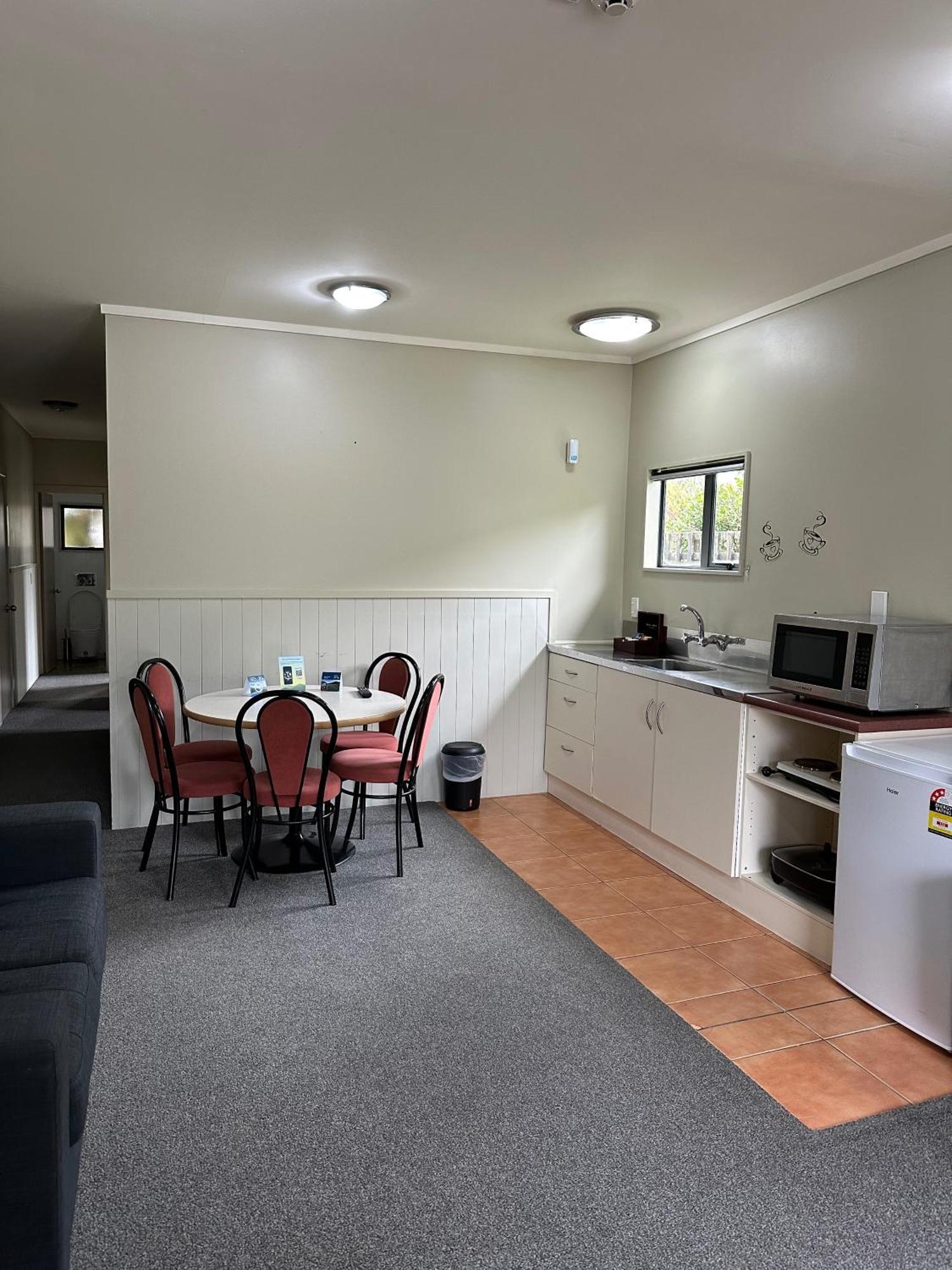 Franz Josef Top 10 Holiday Park Room photo